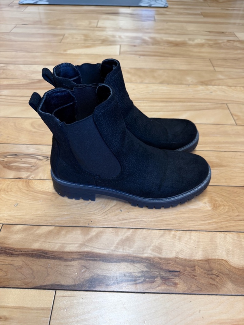 CLIFFS BY WHITE MOUNTAIN MASTERY CHELSEA BOOTS